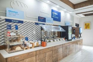 holiday inn express hotel and suites pratt by ihg