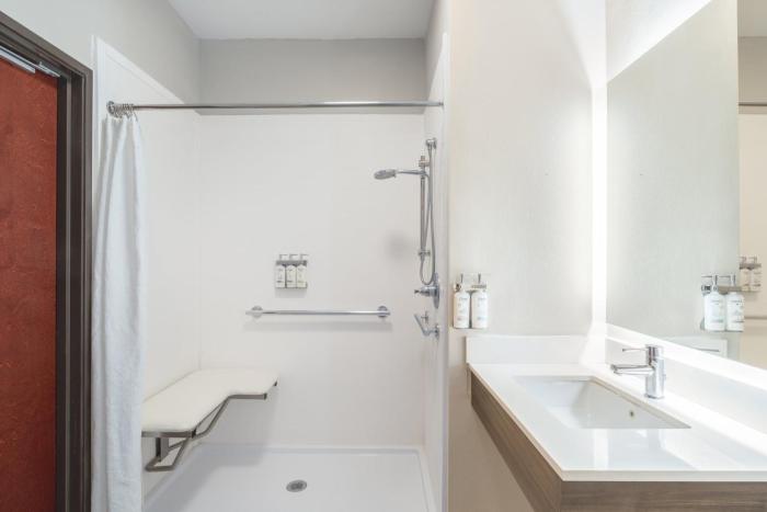 holiday inn express hotel and suites pratt by ihg