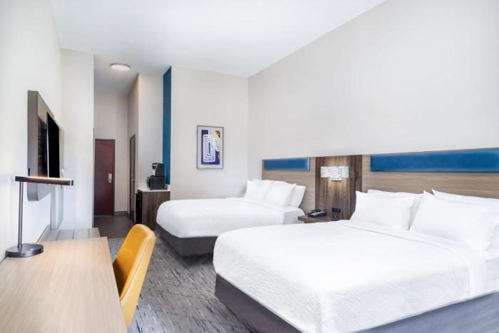 holiday inn express hotel and suites pratt by ihg