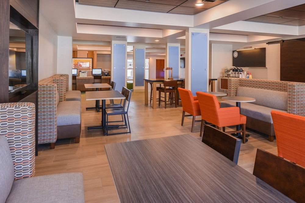 holiday inn express hotel and suites urbana champaign by ihg