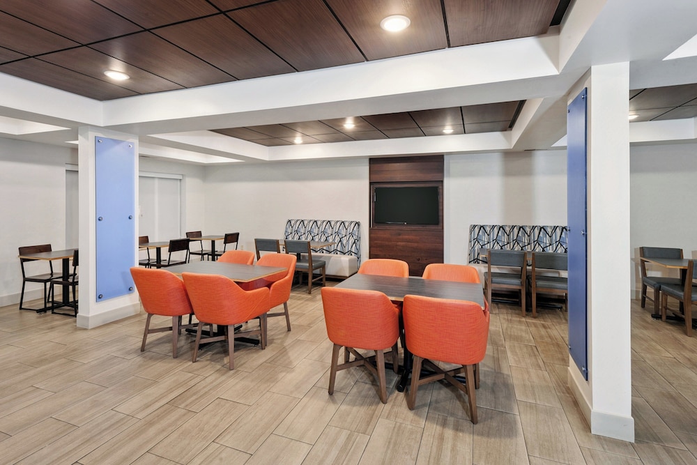holiday inn express hotel and suites urbana champaign by ihg