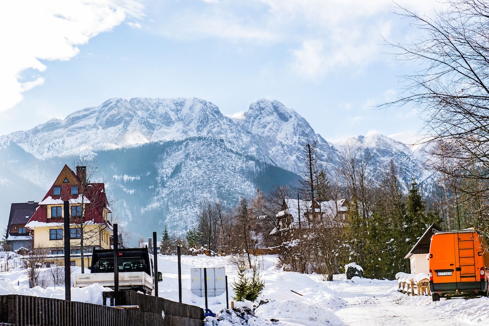 sun and snow resorts lipki park