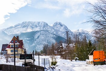 sun and snow resorts lipki park