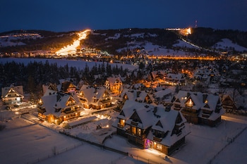 sun and snow resorts lipki park