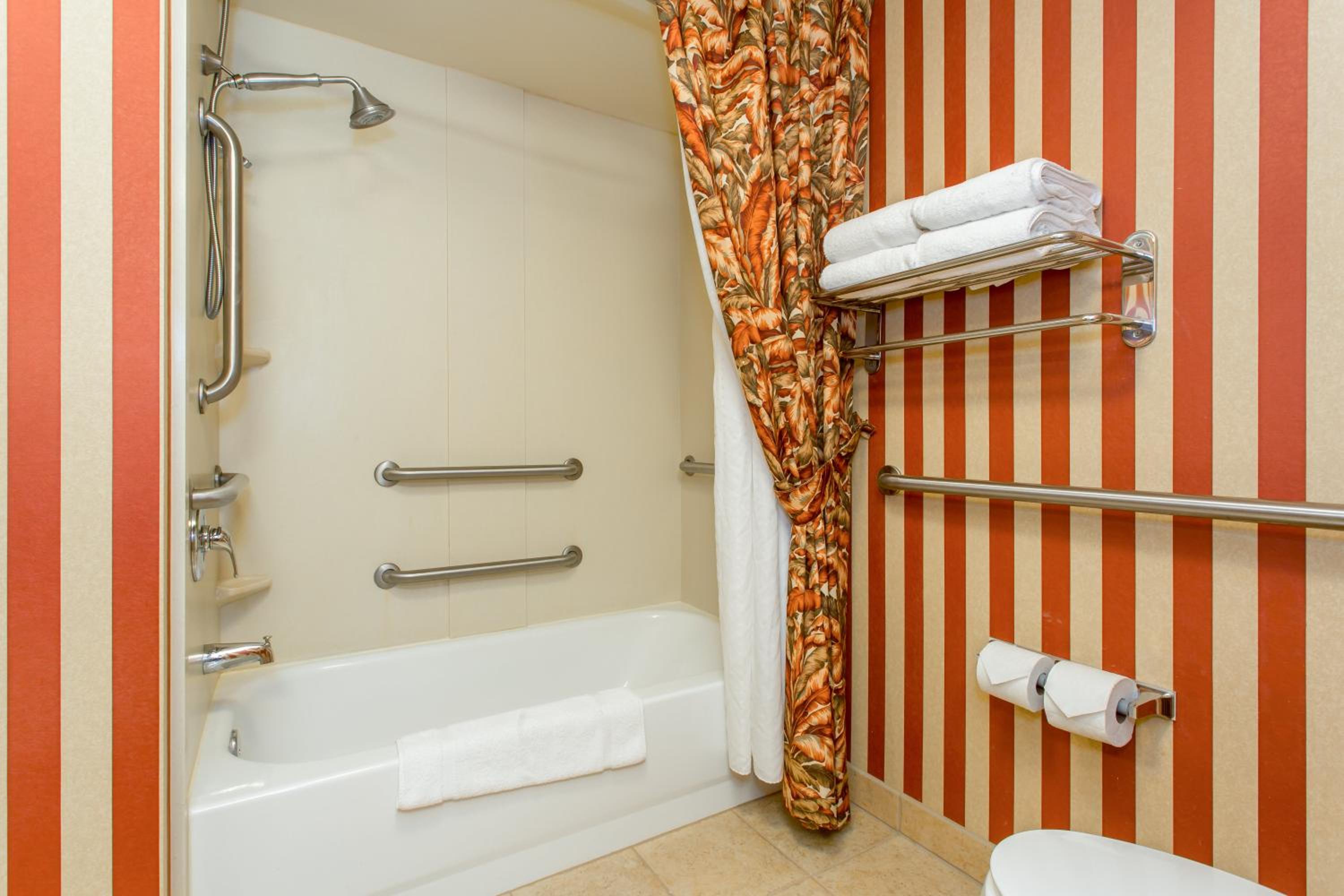 holiday inn express and suites bloomington by ihg