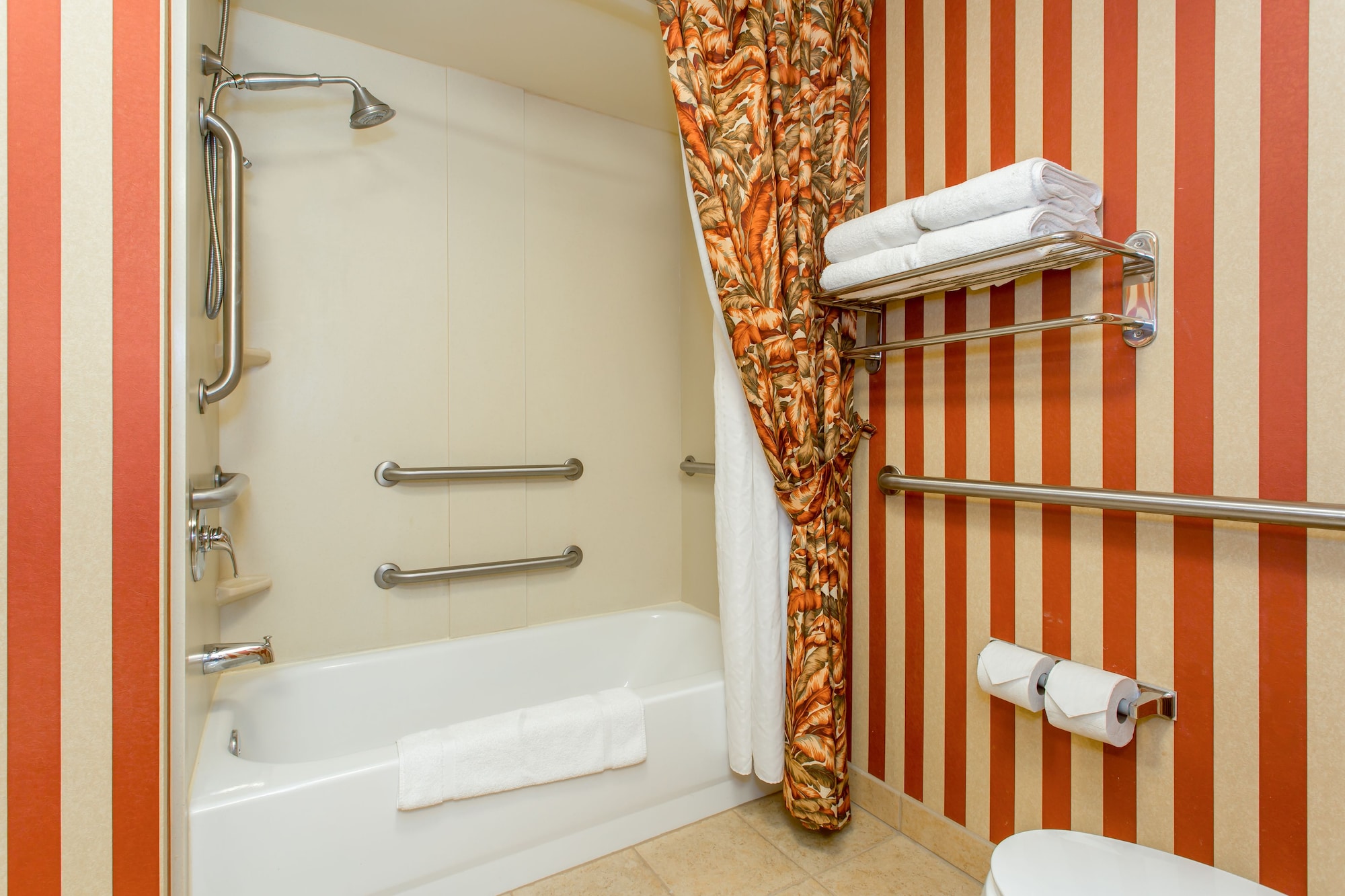 holiday inn express and suites bloomington by ihg