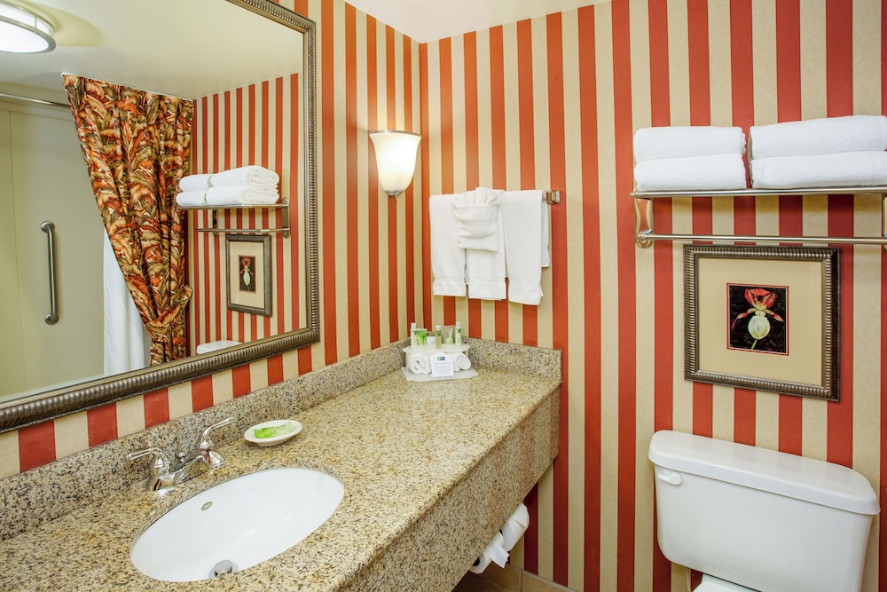 holiday inn express and suites bloomington by ihg