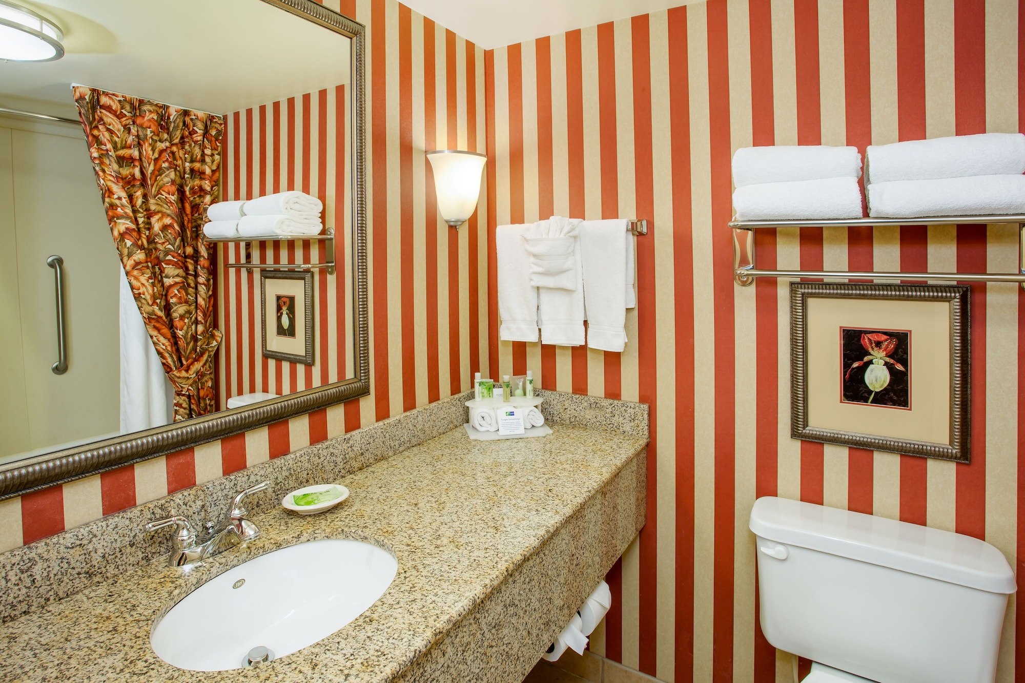 holiday inn express and suites bloomington by ihg