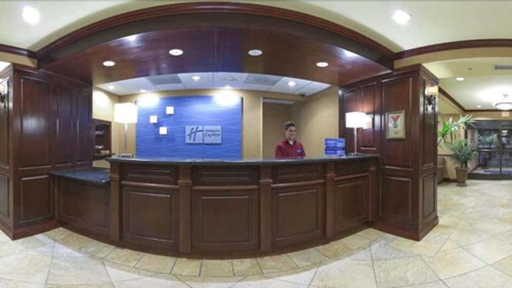 holiday inn express and suites bloomington by ihg