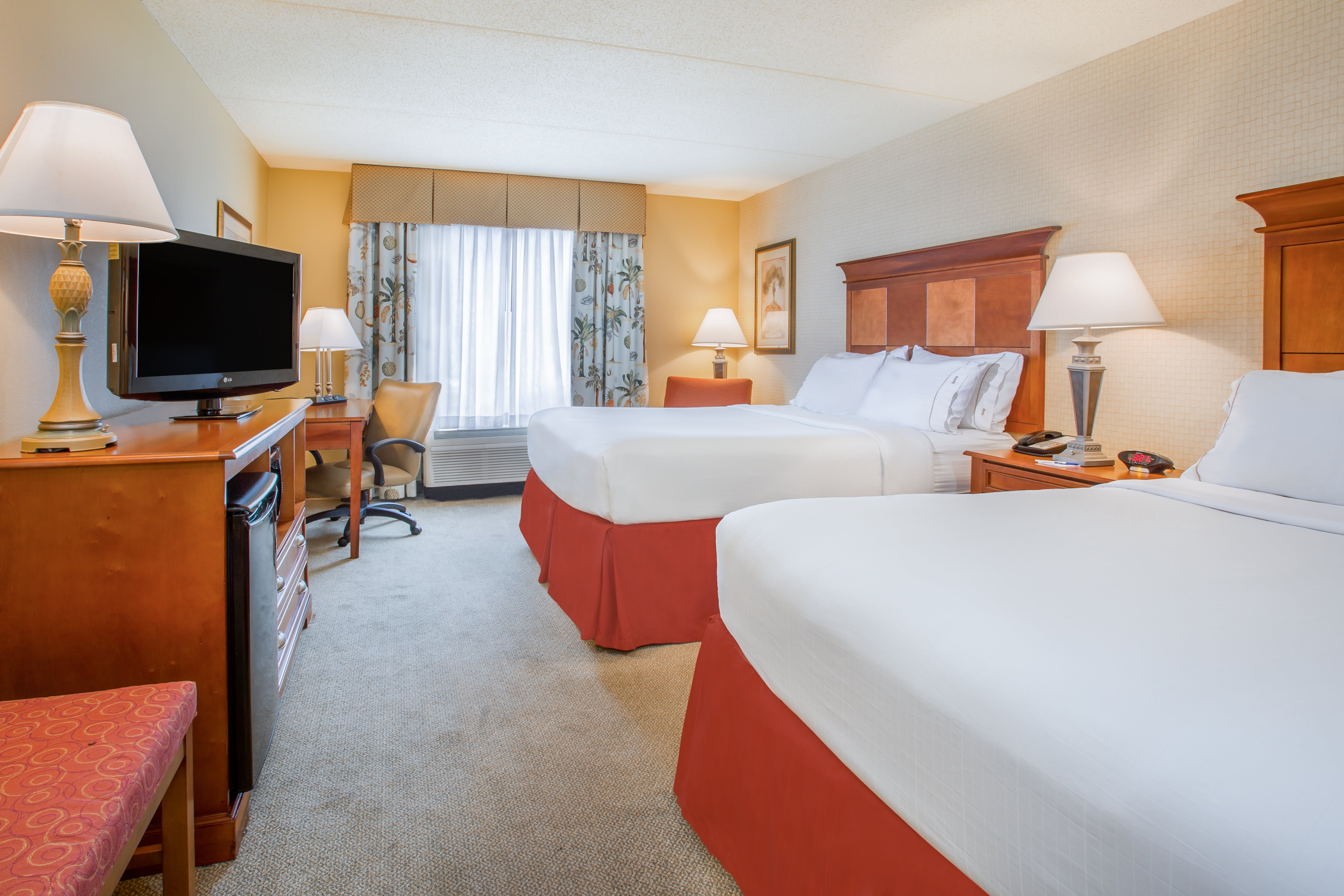 holiday inn express and suites bloomington by ihg