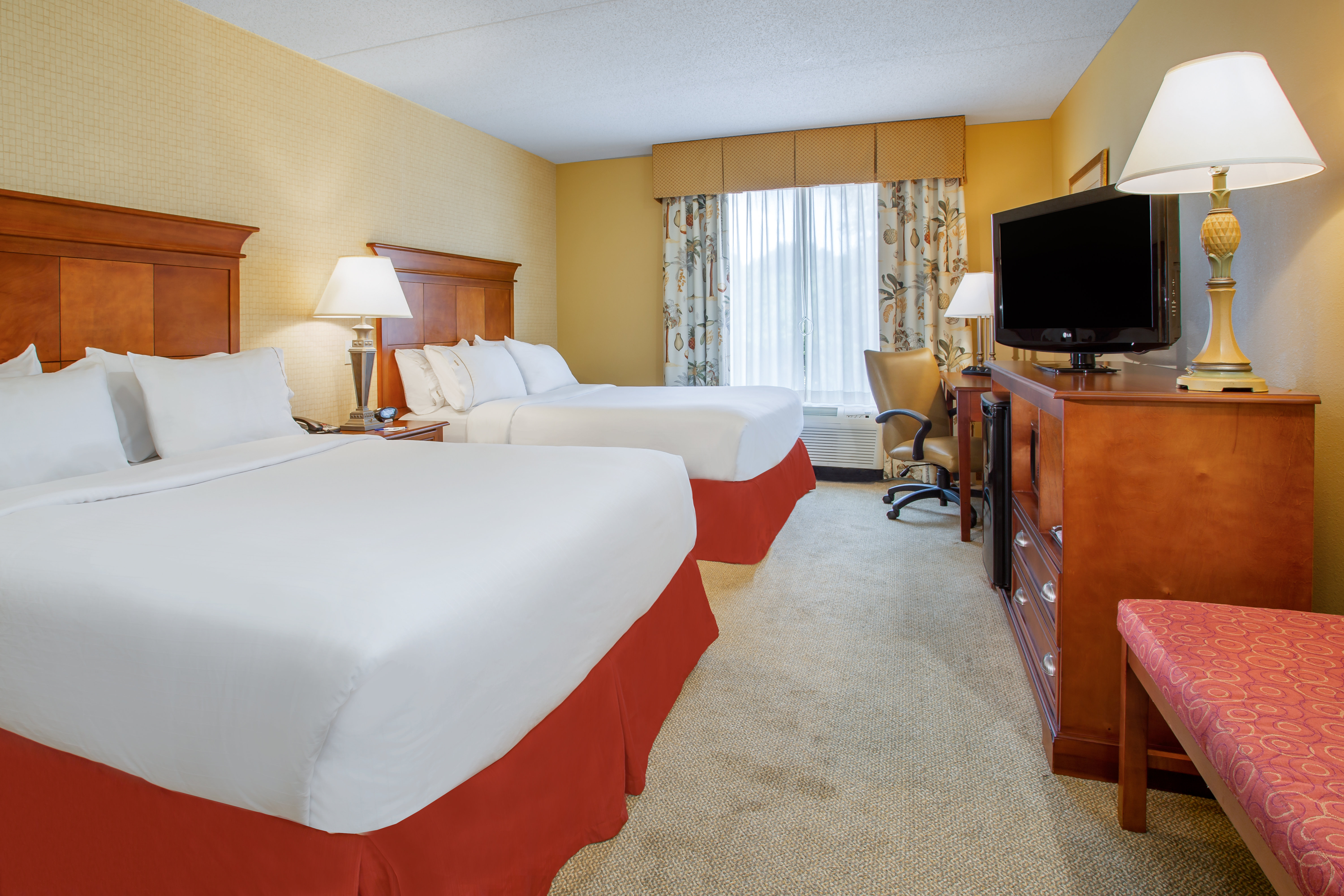 holiday inn express and suites bloomington by ihg