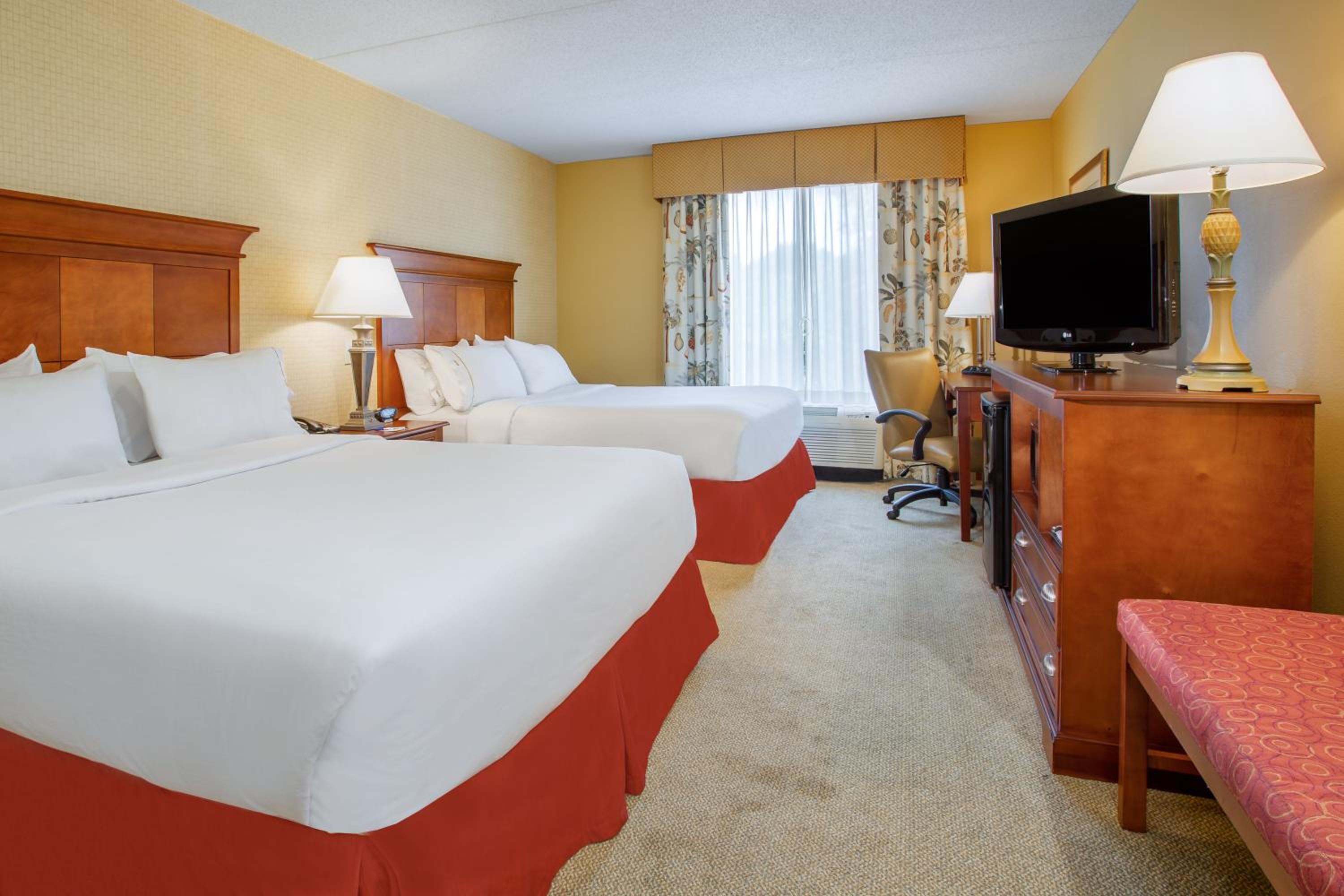 holiday inn express and suites bloomington by ihg