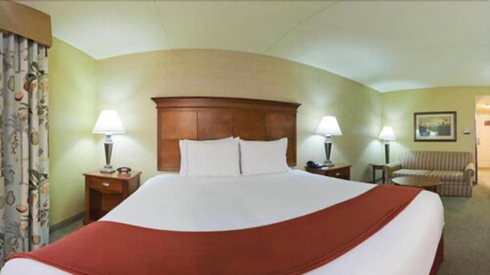 holiday inn express and suites bloomington by ihg