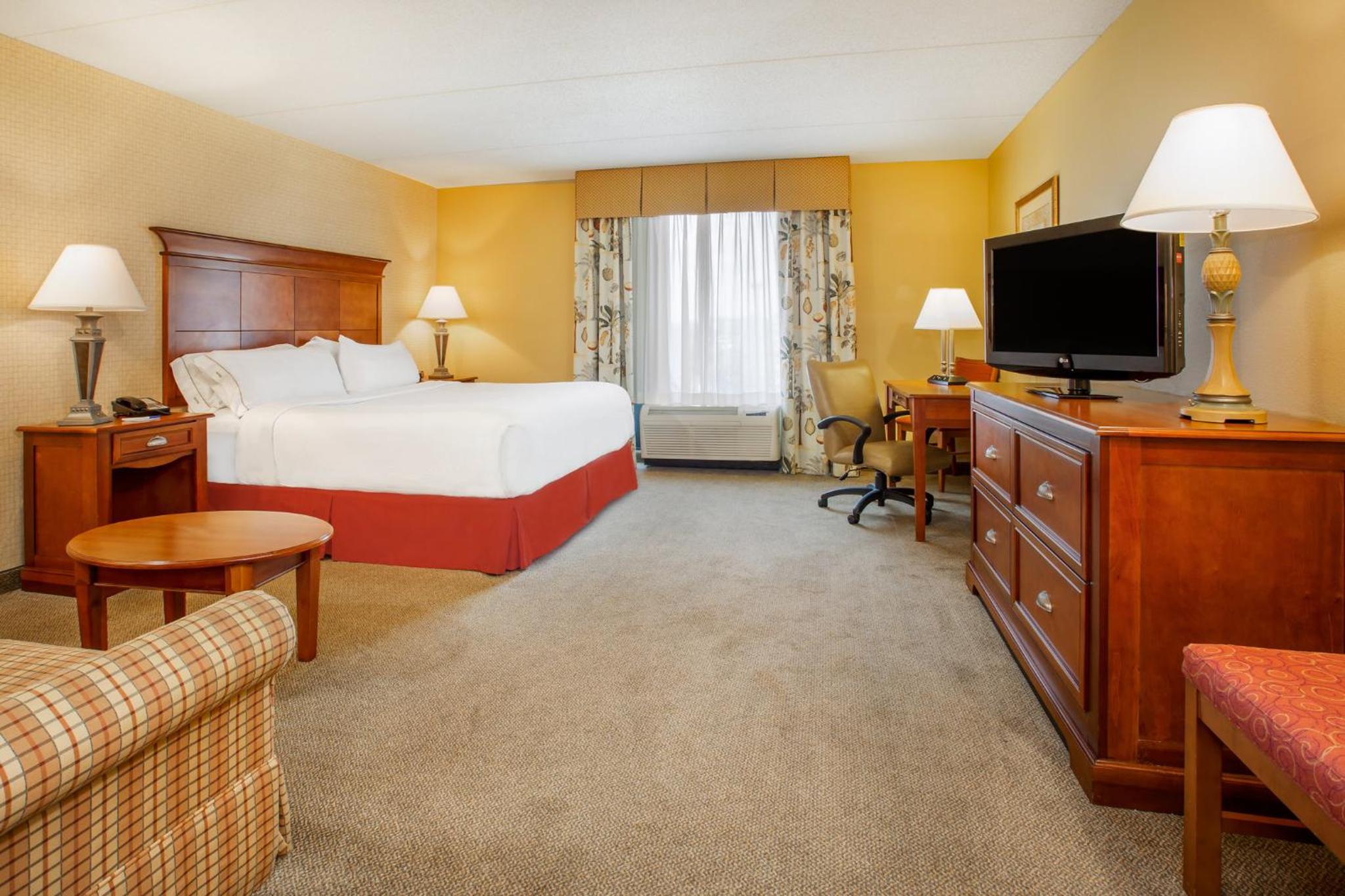 holiday inn express and suites bloomington by ihg