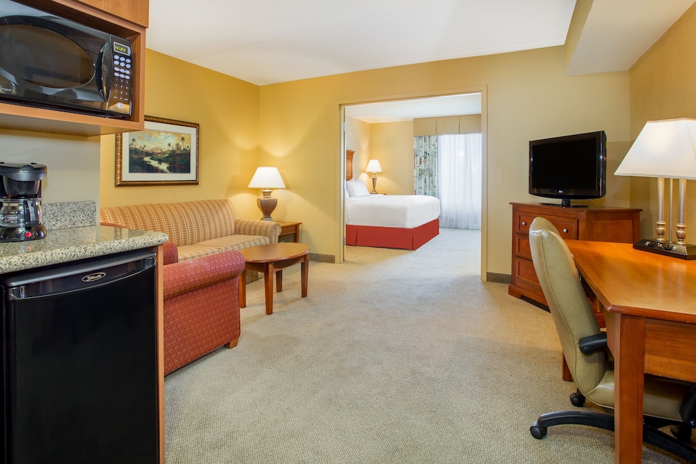 holiday inn express and suites bloomington by ihg