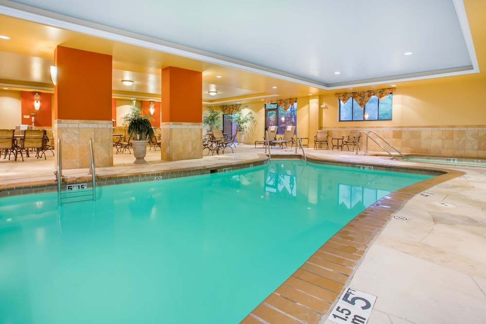 holiday inn express and suites bloomington by ihg