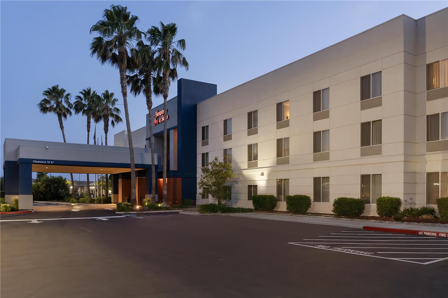 hampton inn and suites lathrop