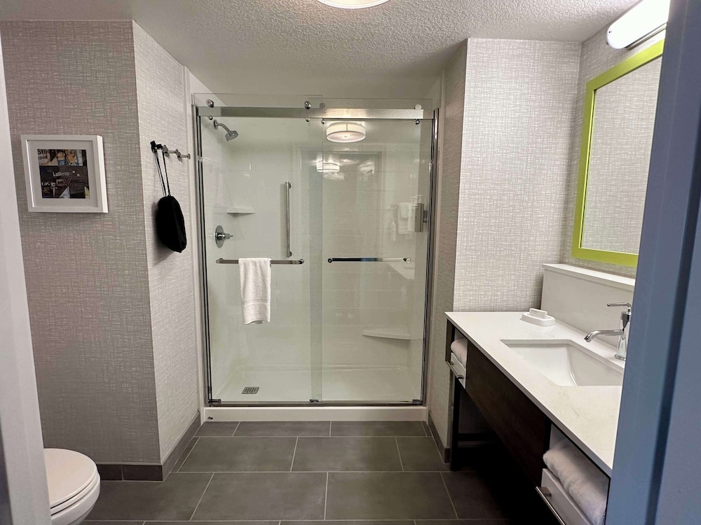 hampton inn and suites lathrop