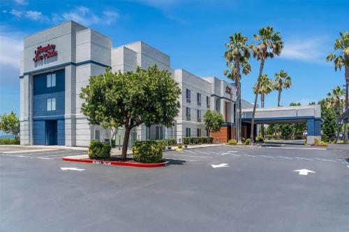 hampton inn and suites lathrop