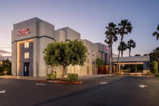 hampton inn and suites lathrop