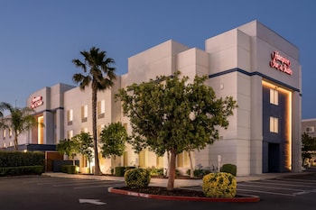 hampton inn and suites lathrop
