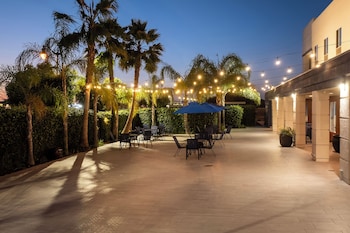 hampton inn and suites lathrop