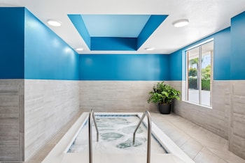 hampton inn and suites lathrop