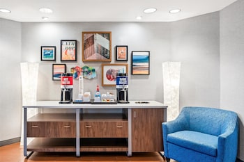 hampton inn and suites lathrop