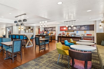 hampton inn and suites lathrop