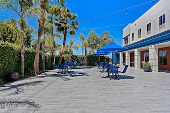 hampton inn and suites lathrop