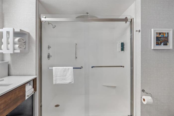 hampton inn and suites lathrop