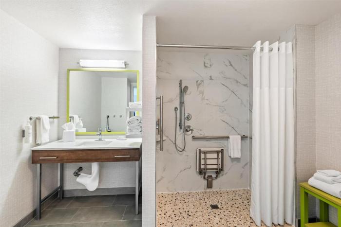 hampton inn and suites lathrop