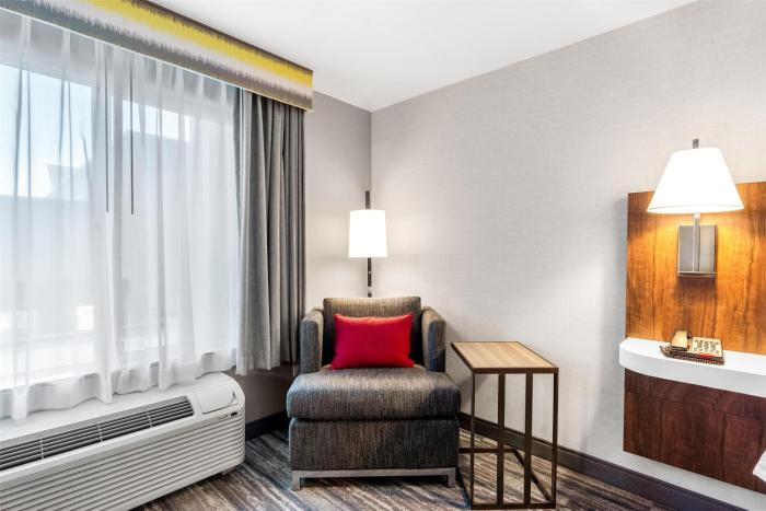 hampton inn and suites lathrop