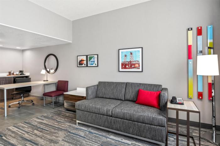 hampton inn and suites lathrop
