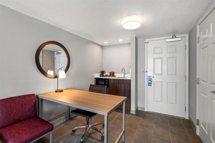 hampton inn and suites lathrop
