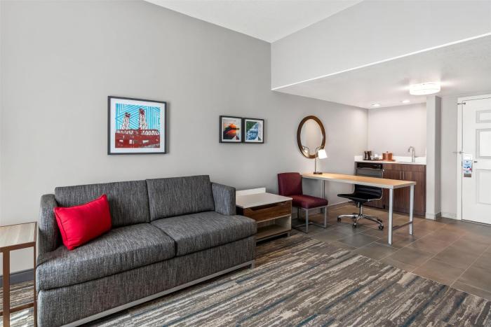 hampton inn and suites lathrop
