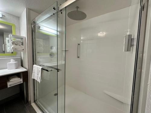 hampton inn and suites lathrop