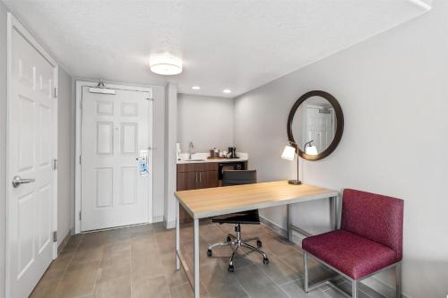 hampton inn and suites lathrop