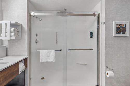 hampton inn and suites lathrop