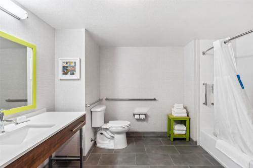 hampton inn and suites lathrop