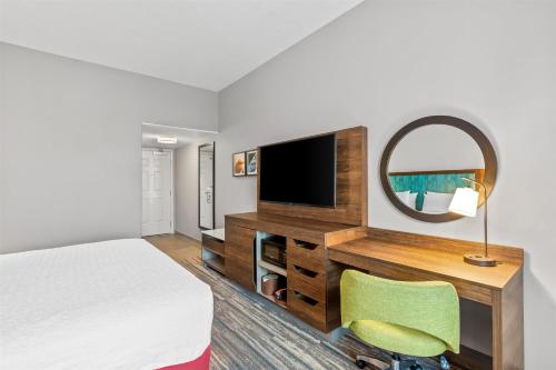 hampton inn and suites lathrop