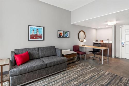 hampton inn and suites lathrop