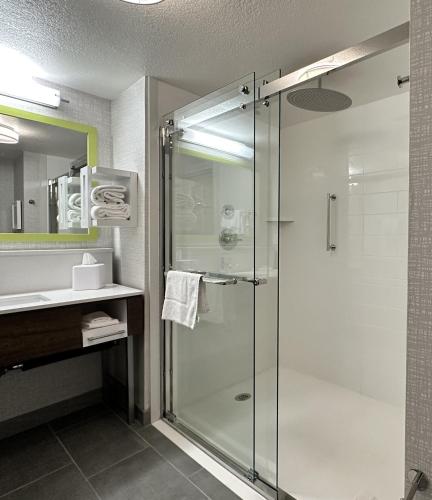 hampton inn and suites lathrop