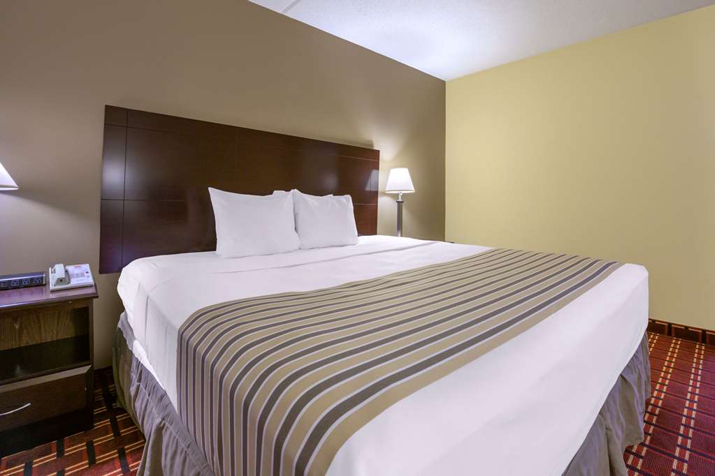 econo lodge inn and suites triadelphia wheeling