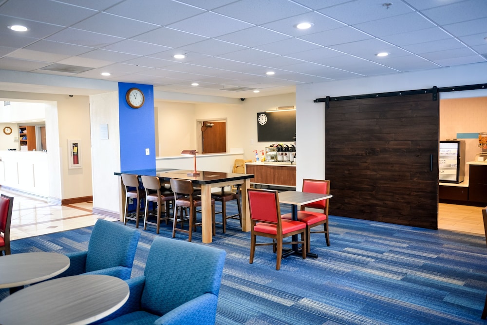 holiday inn express prince frederick by ihg