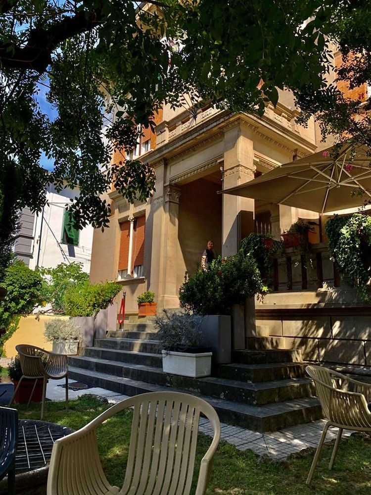 villa tower inn