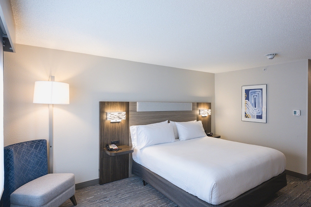 holiday inn express and suites marquette by ihg