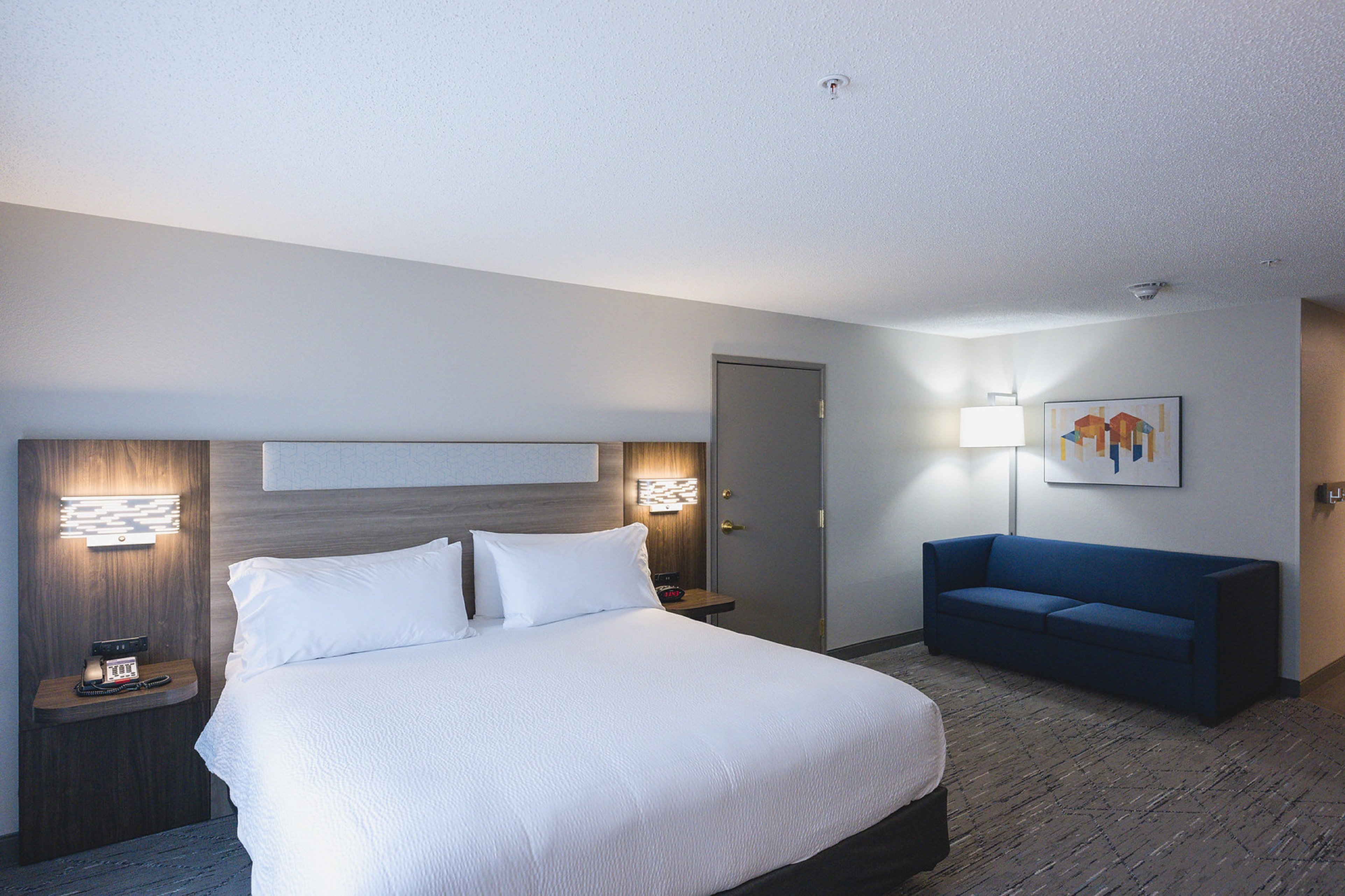 holiday inn express and suites marquette by ihg