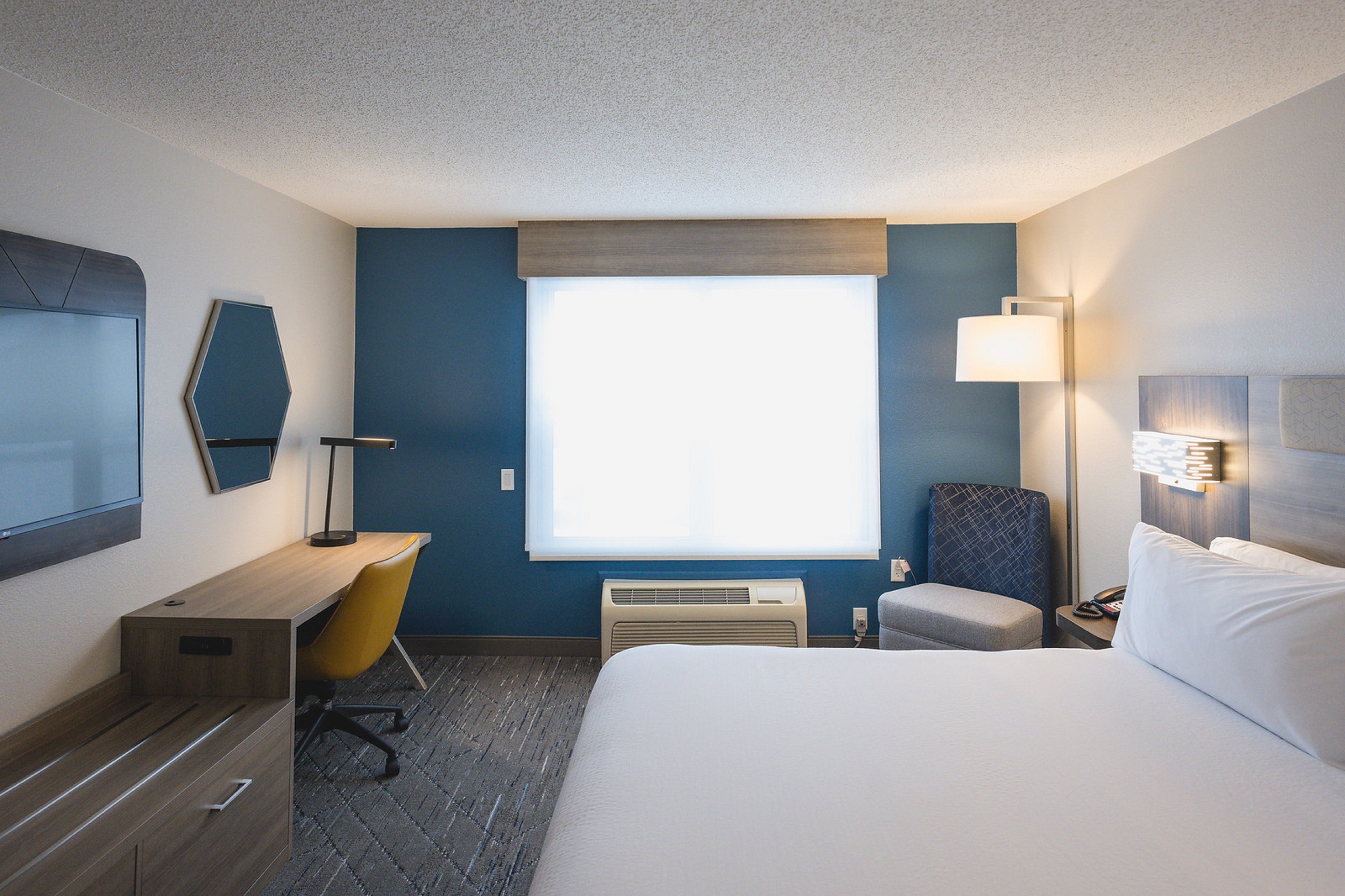 holiday inn express and suites marquette by ihg
