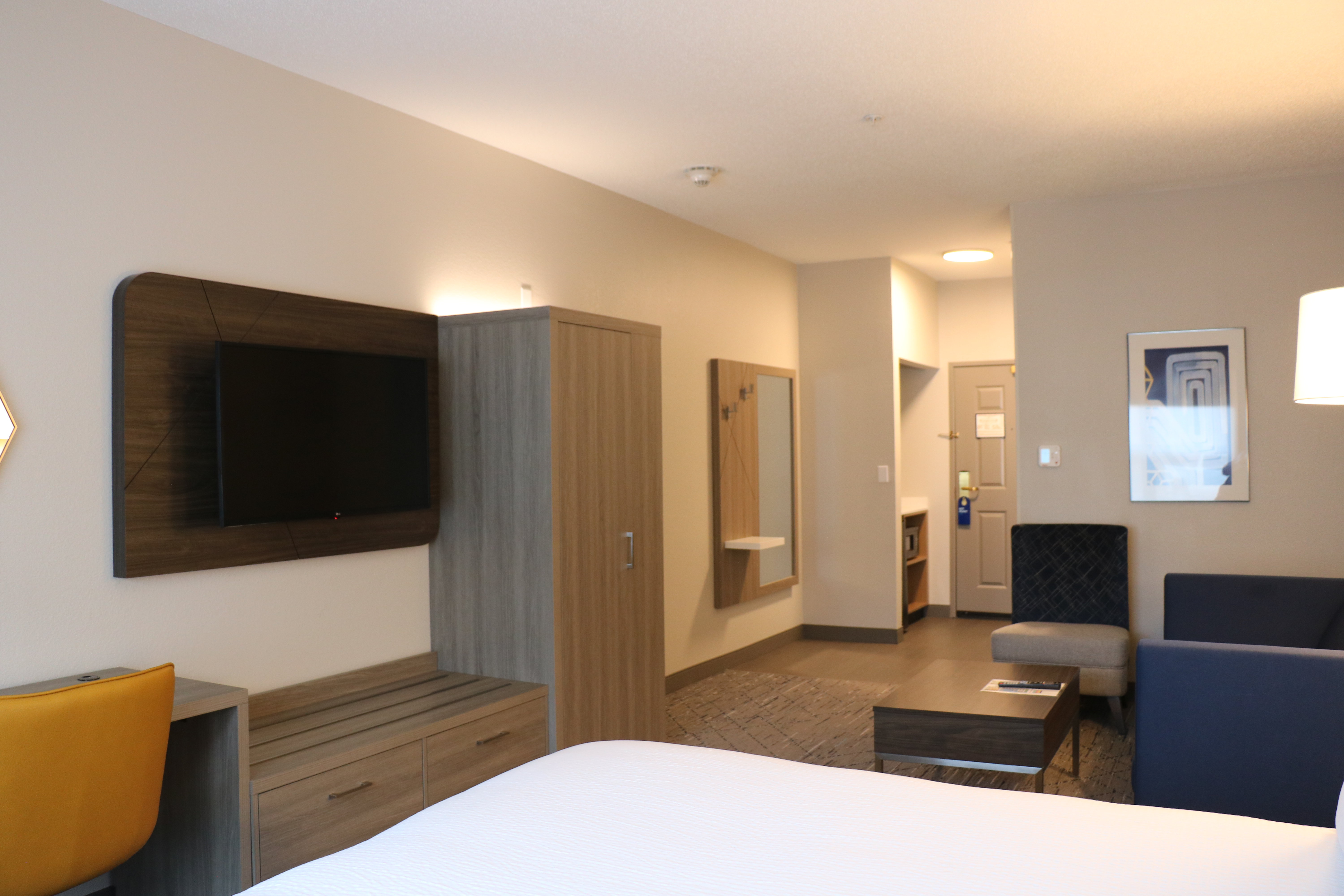 holiday inn express and suites marquette by ihg